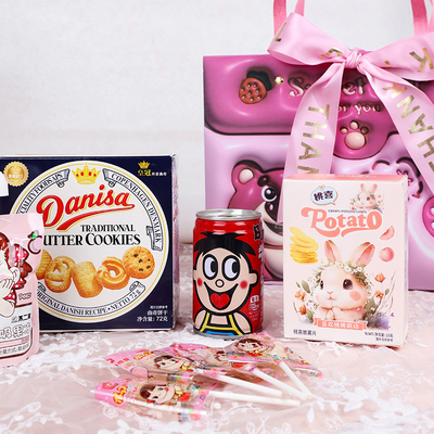 Unieke cartoon aardbeienbeer Gelukkige kinderen Baby hand souvenir Ideaal voor verzamelaars