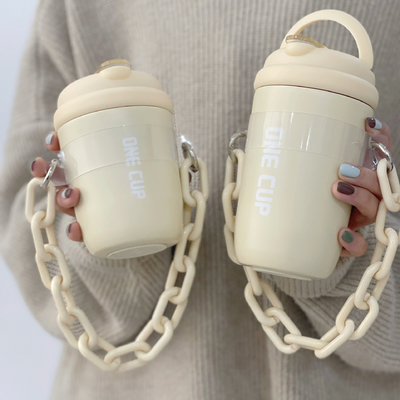 Custom Logo Straw Cup Geïsoleerde Esthetische Hand-Held Chain Waterbeker voor medewerkers cadeautjes