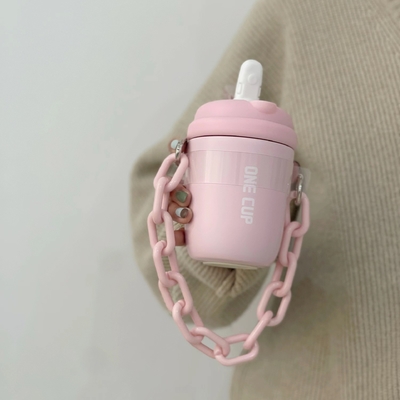 Custom Logo Straw Cup Geïsoleerde Esthetische Hand-Held Chain Waterbeker voor medewerkers cadeautjes
