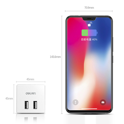 Kleine draadloze stopcontact met 2 gaten en 2 USB-poorten