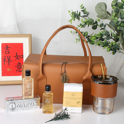 Leer hand draagbare zakelijke cadeau set tandpasta douche gel shampoo zeep beker mouw