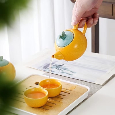 Alumni Relations Theeset Dajidali Hartwens Oranje Geschenkdoos met Vier Kopjes en Theepot