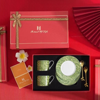 Maak een statement met onze UV-geprinte koffiebekers De perfecte aanvulling op uw trouwgeschenk