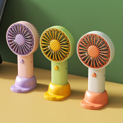 Nieuwheid Geschenken Hoge esthetische waarde Draagbare handbediende ventilator voor kantoor-desktopactiviteit