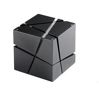 Draadloze Rubik's Cube luidspreker Kleurrijk ontwerp voor alumni relaties en klassenbijeenkomsten