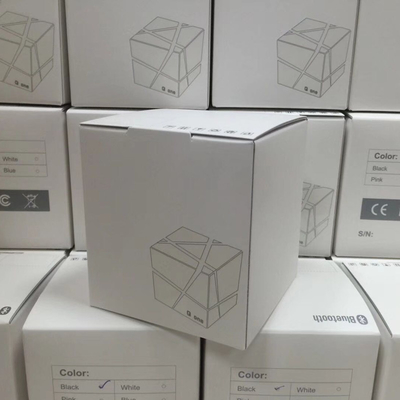 Draadloze Rubik's Cube luidspreker Kleurrijk ontwerp voor alumni relaties en klassenbijeenkomsten