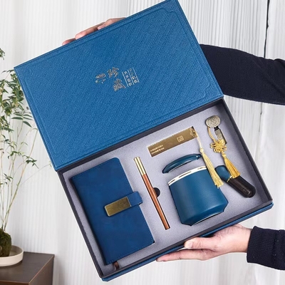 Gepersonaliseerde logo zakelijke cadeautjesets en souvenirs voor doelgroeplandbouwers