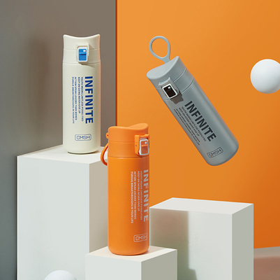 Essentiële modieuze geïsoleerde waterbeker met springkap voor werknemers van hotels en resorts