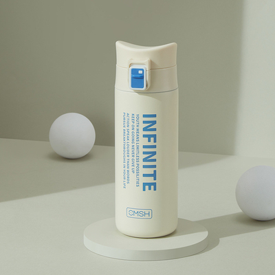 Essentiële modieuze geïsoleerde waterbeker met springkap voor werknemers van hotels en resorts