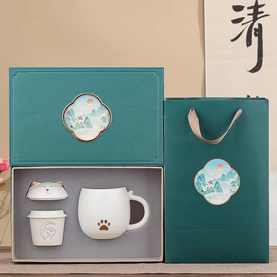 Versterk de teammoraal met onze Paasgeschenk Set Keramische kantoorbeker en sfeervolle souvenir