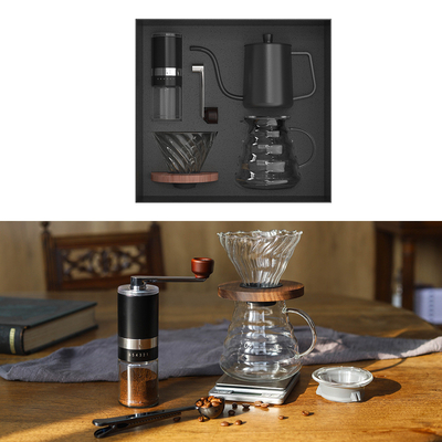 Koffiesoorten Set van vier voor de landbouw met de hand gebrouwen pot grinder trechter delen kop