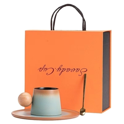Vergroot je bedrijf met Cup Gift Company's Logo Hand Gift op de verjaardagsviering