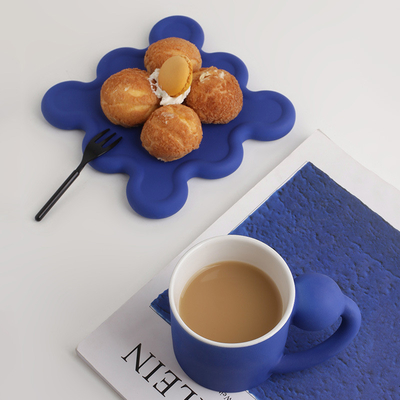 Breng een vleugje creativiteit naar je bekercollectie met deze Planet Cup Set