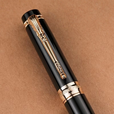 Bedrijfsgeschenk Metalen fontein inktpen met aangepast logo en 1 kleur grafische afdruk
