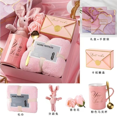 Klantenlogo Gepaardgaande handcadeau voor bruidsmeisjes en bruidegom's laatste cadeaubon