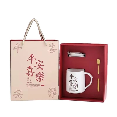 Klant logo creatieve cadeaubon set voor gepersonaliseerde promoties