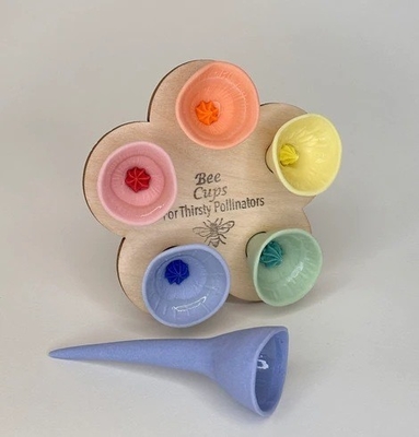 Gepersonaliseerde Kleur Bijen Kolibri Water Dispenser Feed Hars Feed Cup voor de buitentuin