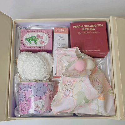 Alumni Relations and Class Reunions Chinese handheld Joy Candy Box met geel ontwerp