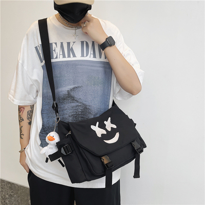 Klantenlogo Forest Style Instagram Smiley Face Bag Een must-have voor casual outings