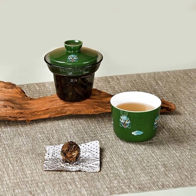 Dragon Pearl Theebollen en Mugwort Geur Theeset in een op maat gemaakte plastic doos