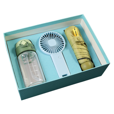 Gepersonaliseerde geslaagde stro glas kleine ventilator en zonnige paraplu zomer evenement essentials