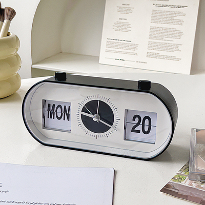Hotel en resort handleiding knop desktop wekker met creatieve pagina flippen kalender