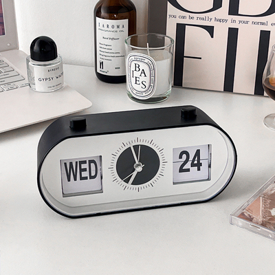 Hotel en resort handleiding knop desktop wekker met creatieve pagina flippen kalender