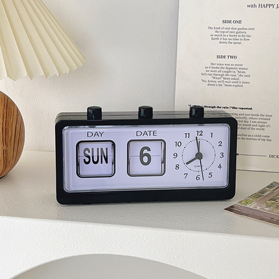 Hotel en resort handleiding knop desktop wekker met creatieve pagina flippen kalender