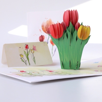 Verras uw leraar met een 3D-tulipgroetekaart