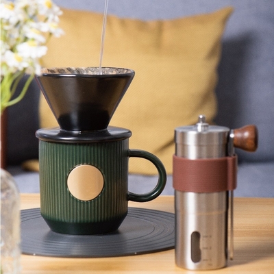 Zakencadeau Handheld Box met Bean Grinder Keramische Filter Cup en Keramische koffiebeker