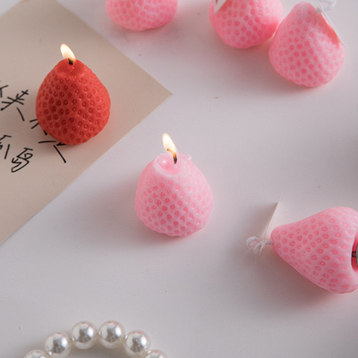 Voeg kleur toe aan je bureau met deze aanpasbare aardbeien aromatherapie kaars