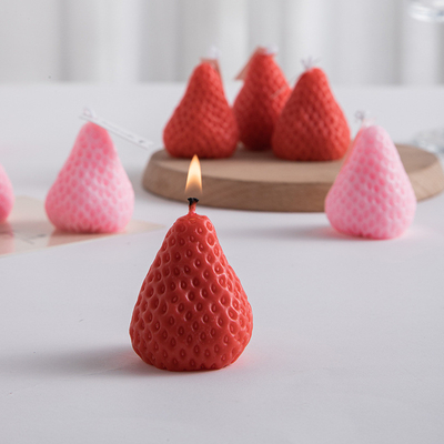 Voeg kleur toe aan je bureau met deze aanpasbare aardbeien aromatherapie kaars