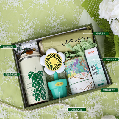 Lichte luxe retro-print souvenir set perfect voor alumni relaties en klas bijeenkomsten
