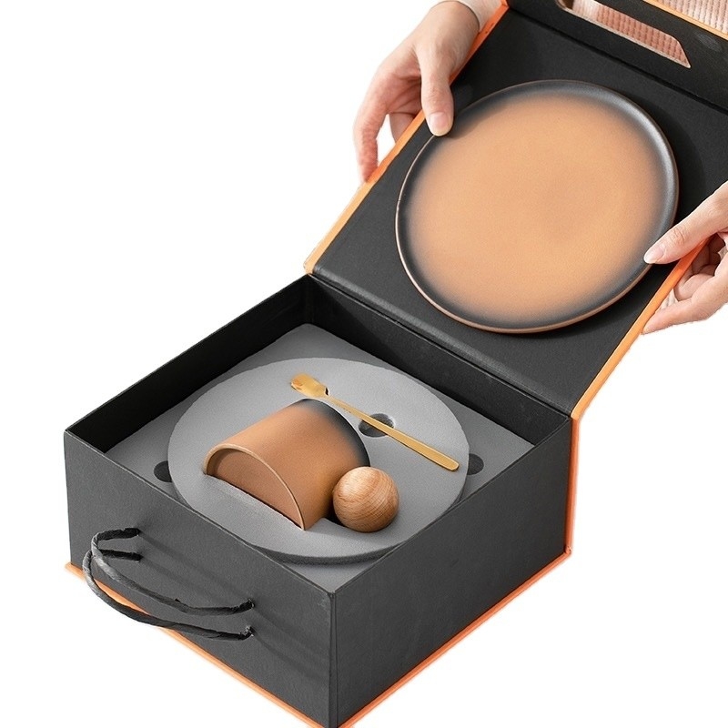 Vergroot je bedrijf met Cup Gift Company's Logo Hand Gift op de verjaardagsviering